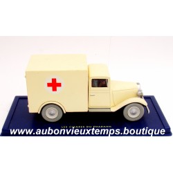 TINTIN EN VOITURE AMBULANCE DE L'ASILE