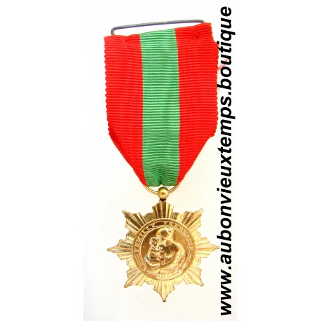 MEDAILLE d’OR de la FAMILLE FRANCAISE – la PATRIE RECONNAISSANTE ( Bronze doré ) 