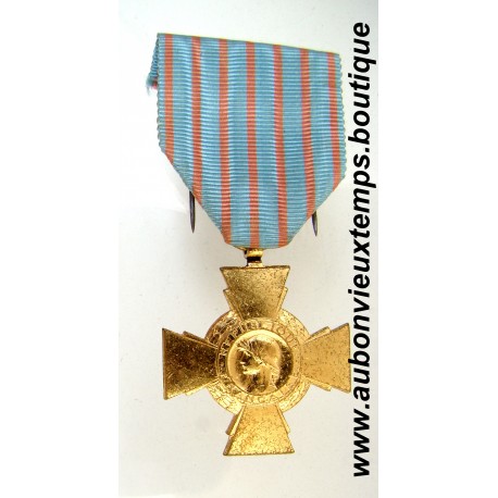 MÉDAILLE CROIX du COMBATTANT de 1939 - 1945 