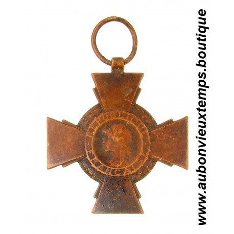 MÉDAILLE CROIX du COMBATTANT de 1939 - 1945 