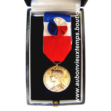 MÉDAILLE d’HONNEUR du TRAVAIL - MINISTERE du TRAVAIL Bronze Doré 