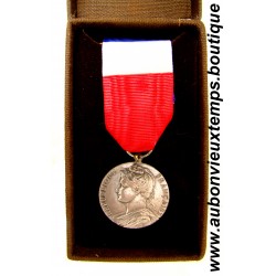 MÉDAILLE d’HONNEUR du TRAVAIL - MINISTERE du TRAVAIL Bronze Argenté 