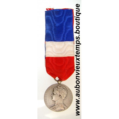 MÉDAILLE d’HONNEUR du TRAVAIL - MINISTERE du COMMERCE et de l'INDUSTRIE Poinçon Argent 