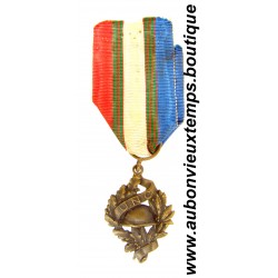 MEDAILLE Bronze de l' UNION NATIONALE des COMBATTANTS ( U.N.C.) 