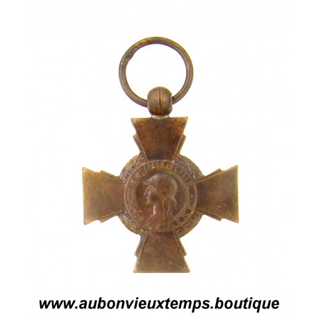 MÉDAILLE MINIATURE CROIX du COMBATTANT de 1939 - 1945 