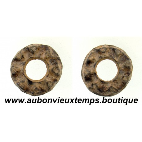 ROUELLES GAULOISES en PLOMB avec CABOCHONS 
