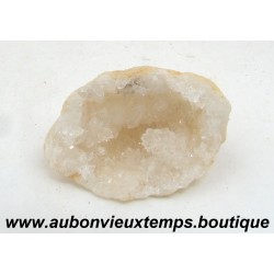 1/2 GEODE CRISTAL de ROCHE - QUARTZ - MAROC