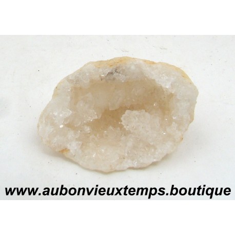 1/2 GEODE CRISTAL de ROCHE - QUARTZ - MAROC