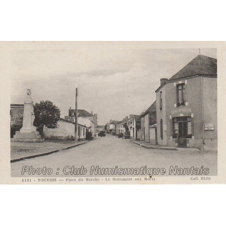 PLACE DU MARCHE ET MONUMENT AUX MORTS - TOUVOIS 44