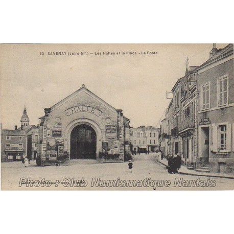 LES HALLES ET LA PLACE - SAVENAY 44