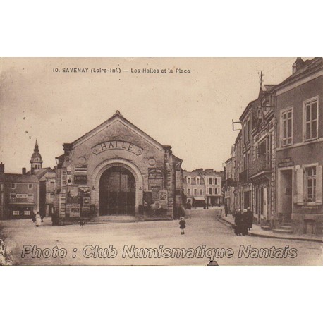 LES HALLES ET LA PLACE - SAVENAY 44